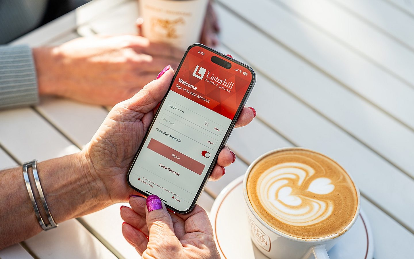 MobileBanking_1600x1000_202607