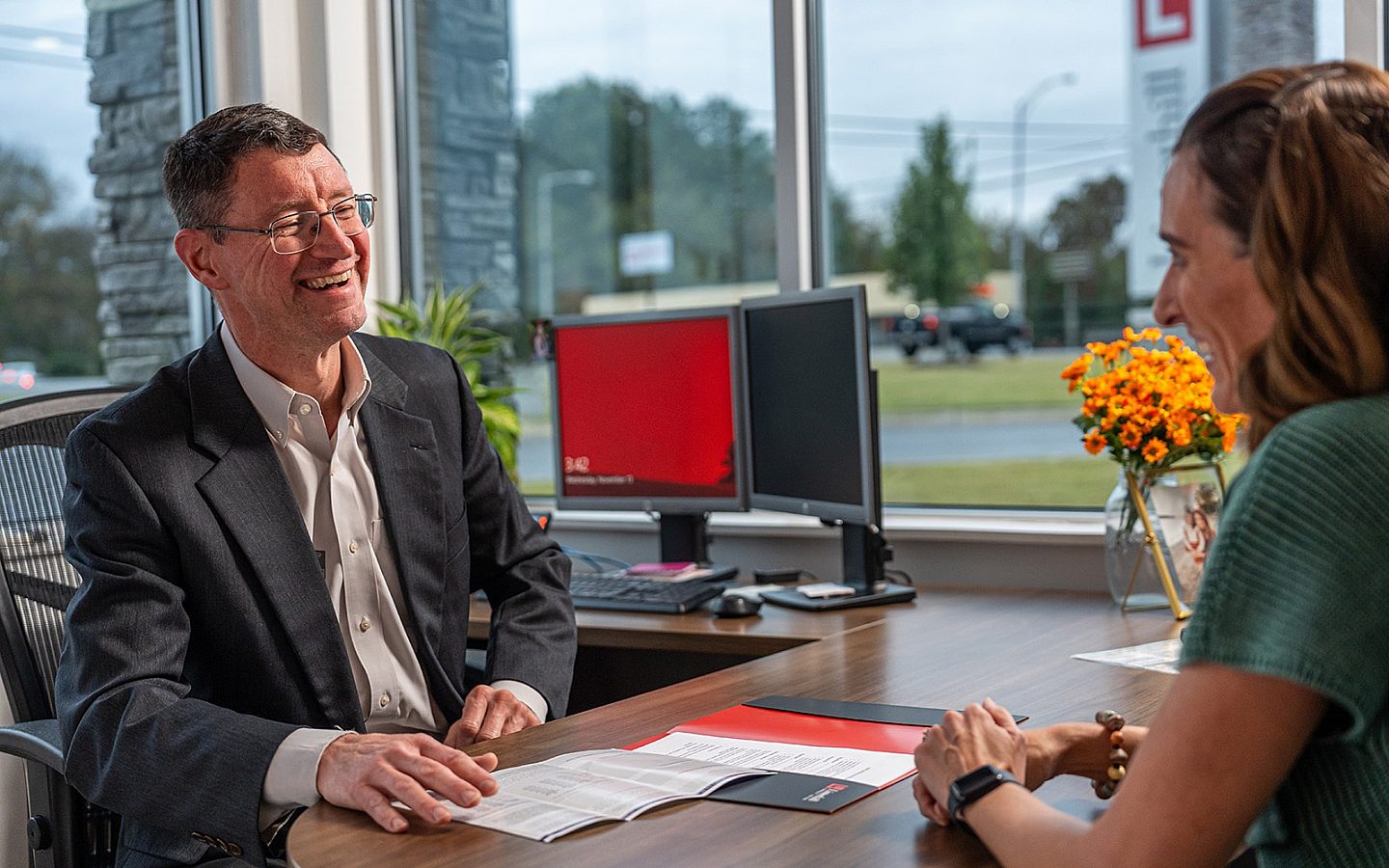 employee_1600x1000_202607
